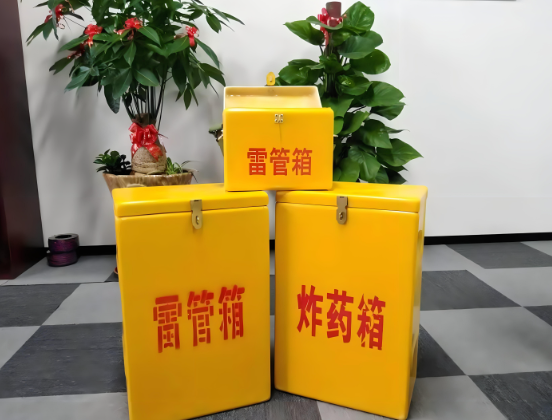 吉县玻璃钢炸药箱与普通炸药箱有什么区别？